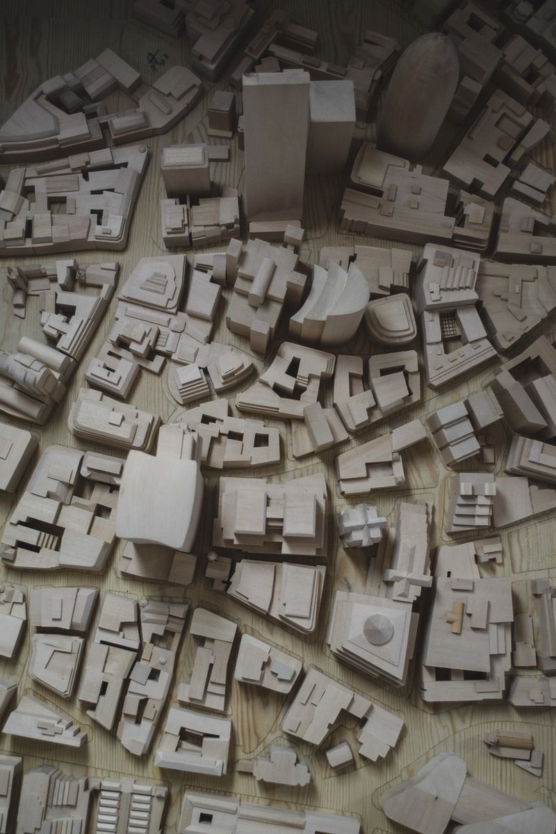 blocs de bois blancs et marron
